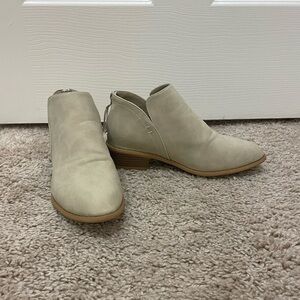 SHEIN women beige ankle boots size 6
